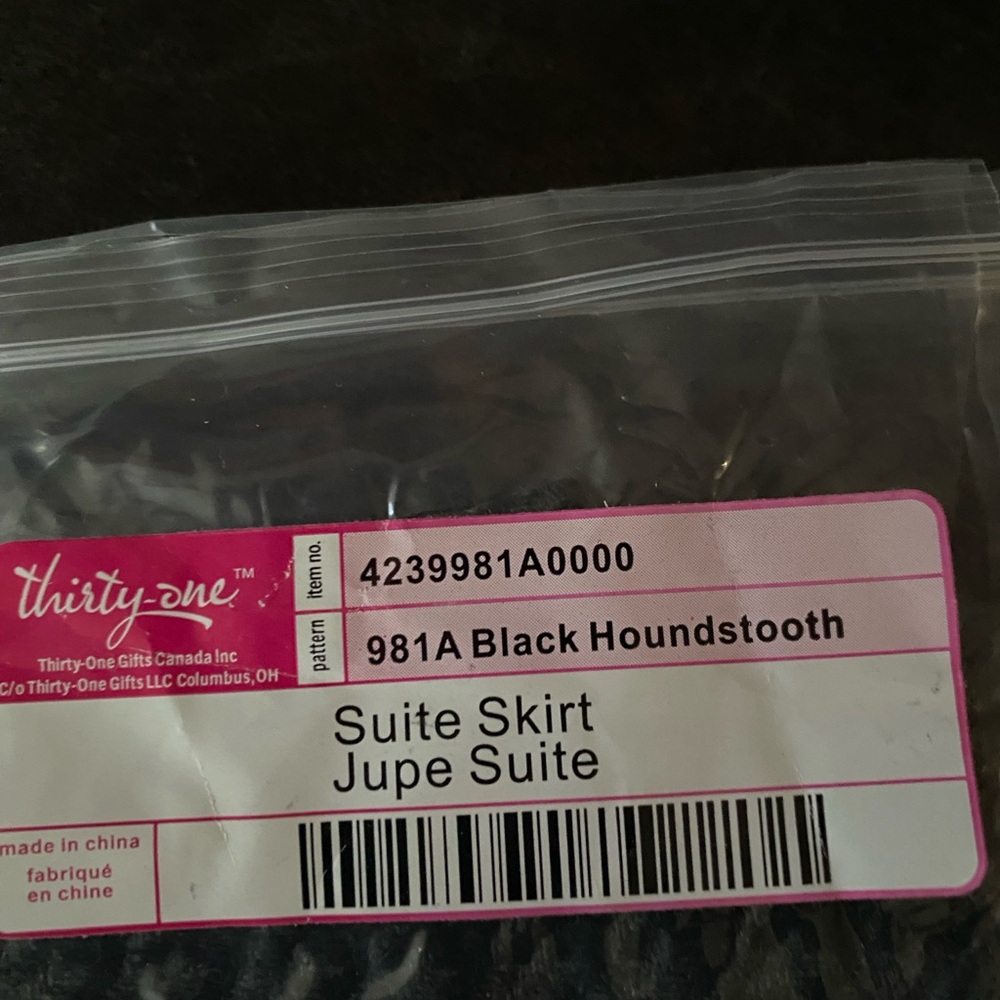 Thirty-One Black Houndstooth Skirt